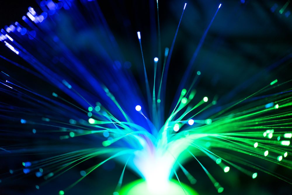 Jakie prędkości internetu oferuje światłowód?